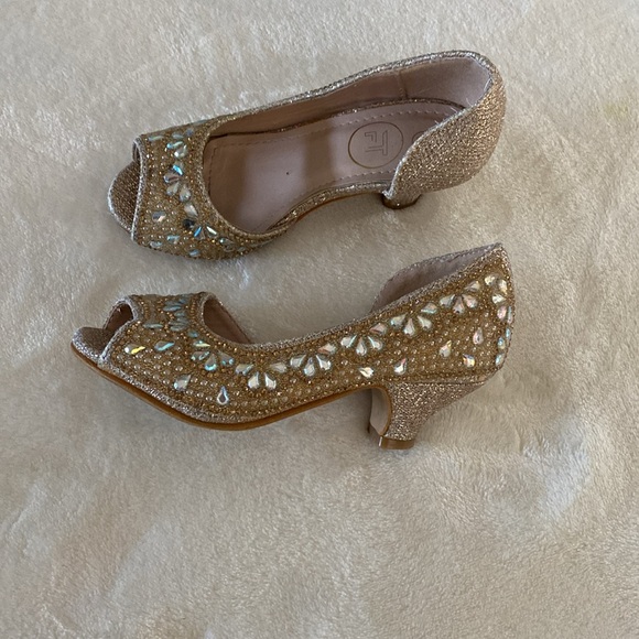 Princhess Chanpagne Mesh-sparkling show with small heal on - Picture 2 of 4